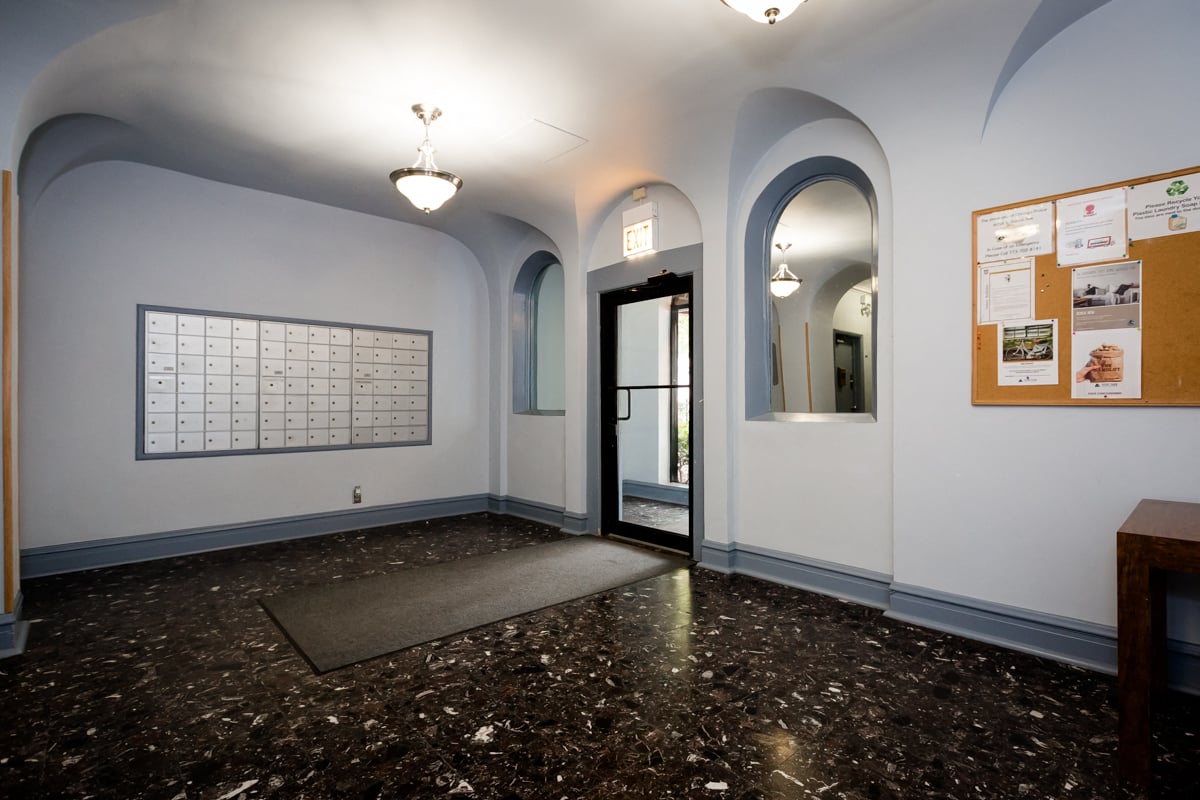 entry mailbox hyde park chicago apartment